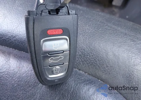 2011 Audi A4 2.0T Premium z USA, uszkodzony, nr VIN WAUAFAFL5BN011671